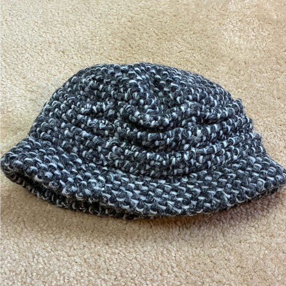 Piano Piano Chunky Knit Black,Grey,White Bucket Hat -OS - Picture 2 of 5